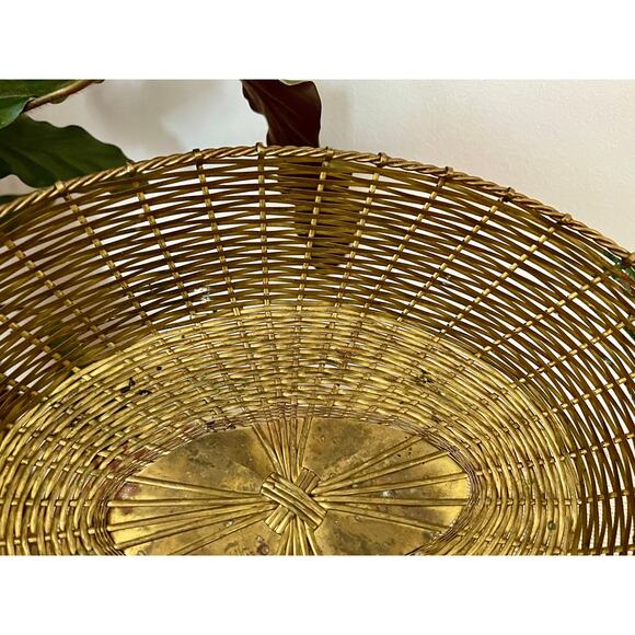 Vintage Brass Woven Basket, Oval Bread Basket, Gold Metal Basket - Picture 8 of 10